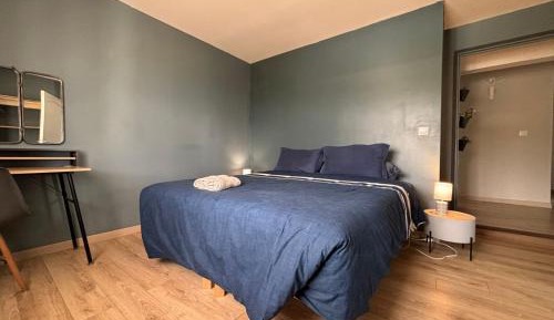 Apartment with Pool View 