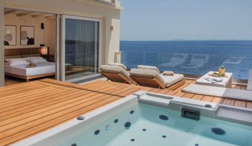 Deluxe Suite with Spa Bath