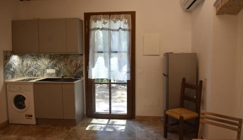 One-Bedroom Apartment with Park View