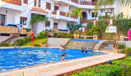 Three-Bedroom Apartment with Balcony