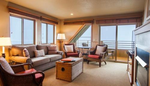 Queen Corner Suite with Sofa Sleeper (Non Pet-Friendly)