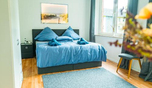 One-Bedroom Apartment with Balcony
