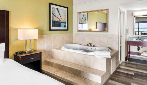 King Room with Bay View and Spa Bath