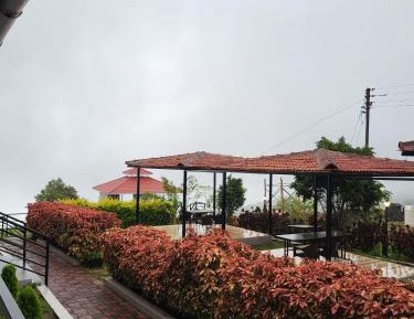 Deluxe Double Room (2 Adults + 1 Child)