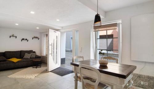 Superior One-Bedroom Apartment