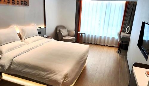 Queen Room with Garden View