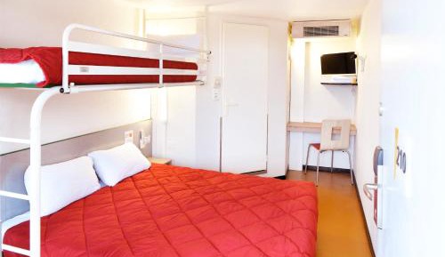 Triple Room (1 Double Bed + 1 Single Bed)