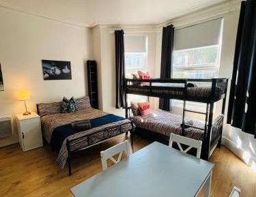 Deluxe Studio
