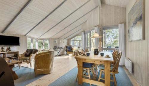 Three-Bedroom Holiday Home 