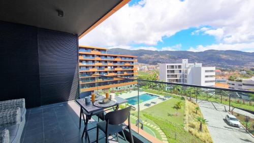 Two-Bedroom Apartment with Balcony and Sea View