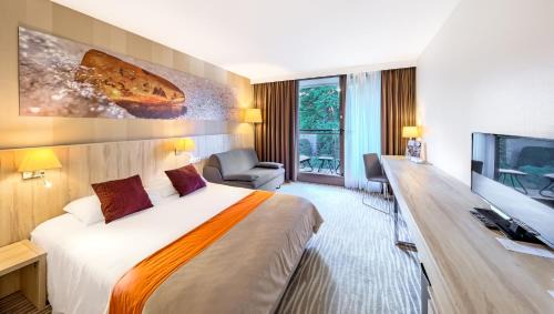 Classic Double Room with Sofa
