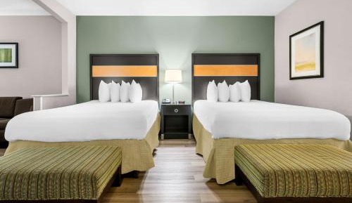 Queen Room with Two Queen Beds - Non Smoking