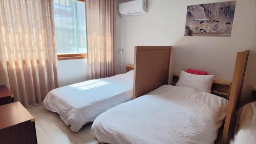 Mixed Dormitory Room