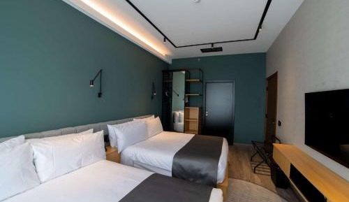 Queen Room with Two Queen Beds - Lower Floor/Non-Smoking