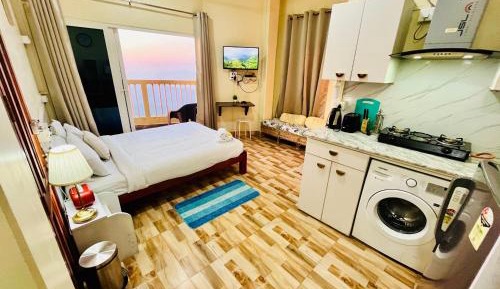 Studio Apartment with Balcony