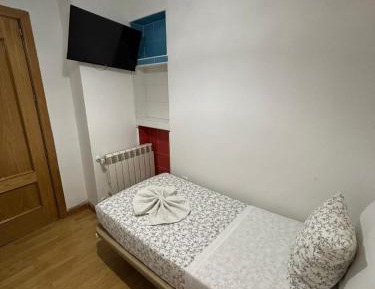 Standard Single Room with Shared Bathroom