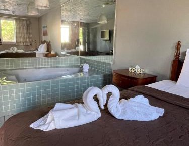 Queen Room with Hot Tub