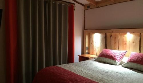 One-Bedroom Bungalow with Garden View