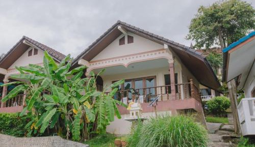 Large Bungalow Pool Access Kitchenette