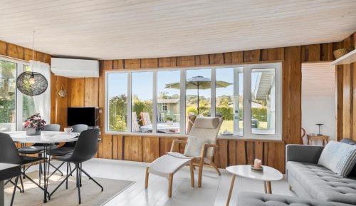 Three-Bedroom Holiday Home 