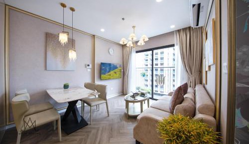 One-Bedroom Apartment with Balcony