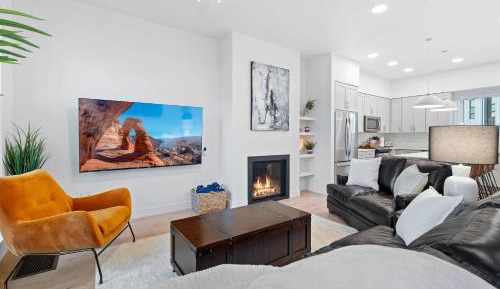Three-Bedroom Deluxe Apartment