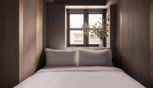 Family Room with 1 Single Bed + 1 Queen Bed (Shared Bathroom)