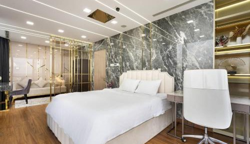 Four-Bedroom Luxury Apartment