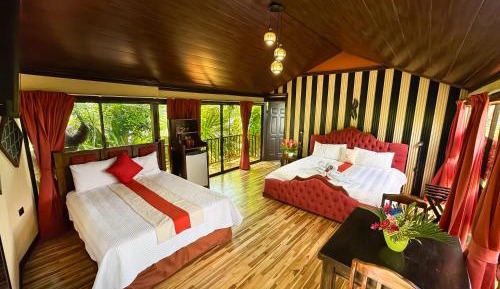 Premium TreeHouse with Bathtub