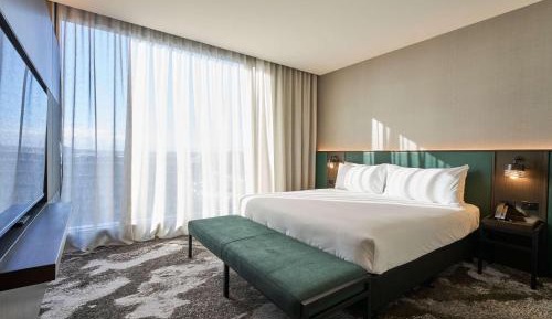 Junior suite with 1 king bed