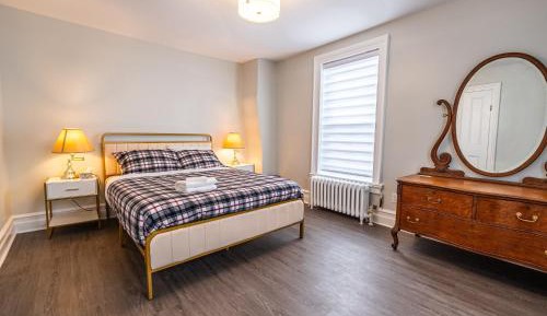 Deluxe Queen Room