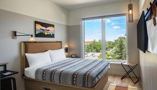 Corner King Room