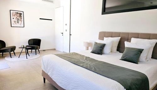 Queen Room with Garden View