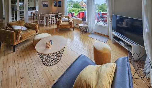 Three-Bedroom Holiday Home 