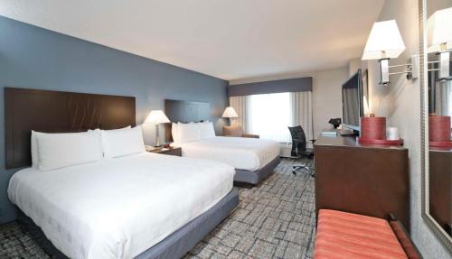 Queen Room with Two Queen Beds and Bath Tub - Mobility Access/Non-Smoking