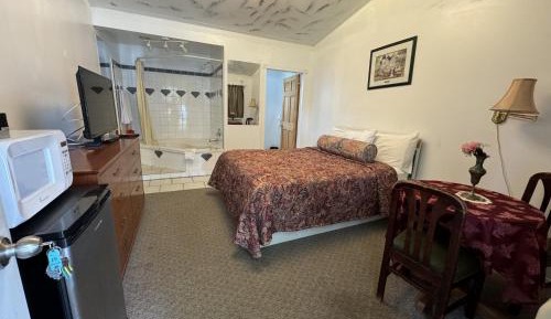 Queen Room with Spa Bath