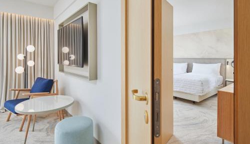 Elegant Sea View Room with Twin beds