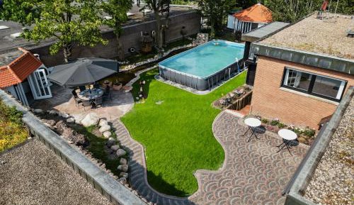 Five-Bedroom Deluxe Apartment