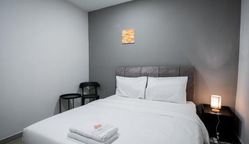 Queen Room with Shared Bathroom