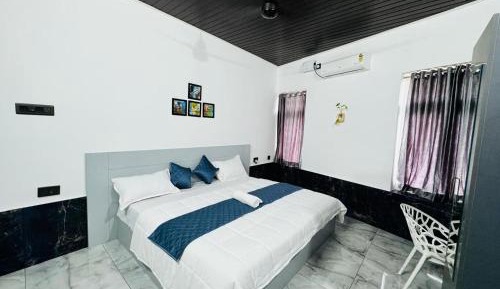 Deluxe Double Room (2 Adults + 1 Child)