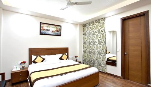 Deluxe Double Room (2 Adults + 1 Child)