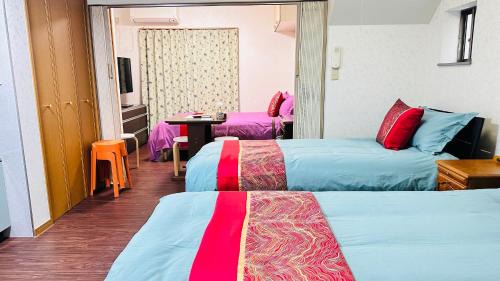 Quadruple Room with Private Bathroom