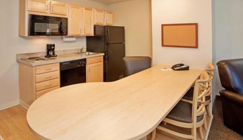 One-Bedroom Queen Suite