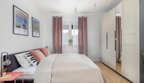 One-Bedroom Apartment with Balcony