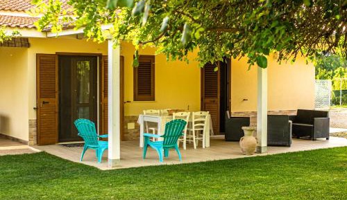 Deluxe One-Bedroom Apartment with Garden View