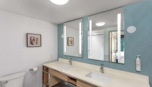 Junior King Suite with Sofa Bed