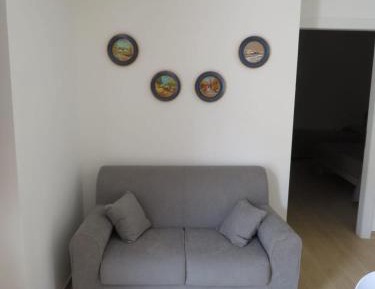 Deluxe One-Bedroom Apartment