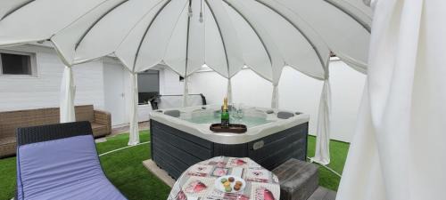 Deluxe Double Room with Shower