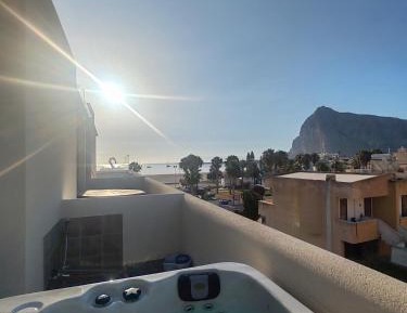 Studio with Spa Bath