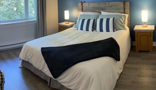 Queen Room with Shared Bathroom